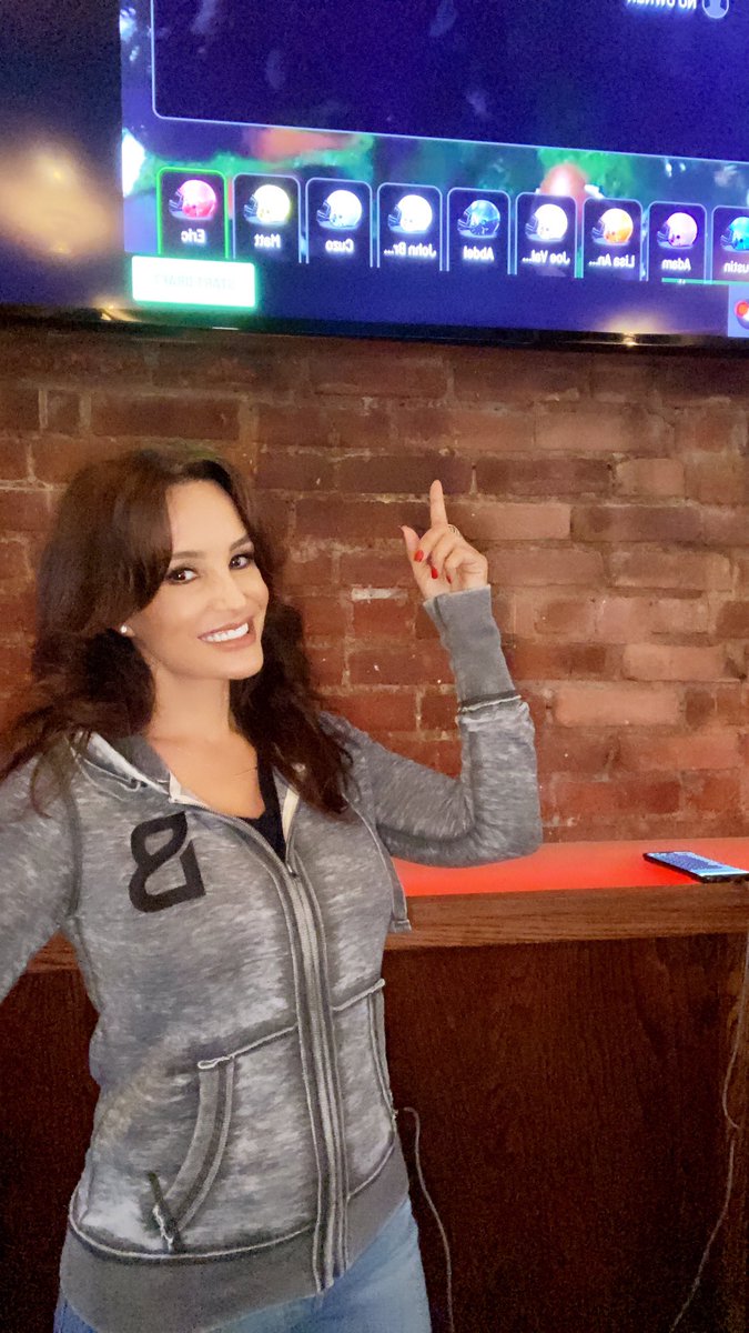 thereallisaann's tweet image. My 1st in person draft of the season!! Team Name “Feverish Masturb8ers”#Squad18