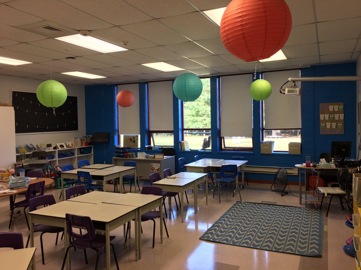 EvergreenLBPSB's tweet photo. Grade 1 and 2 teachers have their rooms prepped for our eager learners! #Classroomsoftwitter #School2021 #firstdayofschool #cycleone @LBPSB @alambert03 @CazaTanya @joandion https://t.co/fwujBn3vjY