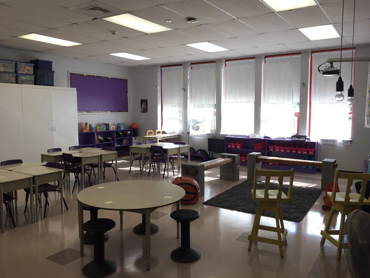 EvergreenLBPSB's tweet photo. Grade 3 and 4 classes can’t wait to be filled with our growing, persevering students! #cycletwo #grade3 #grade4 #TEACHers #teachertwitter #schoolreopening @alambert03 @LBPSB https://t.co/6gxjaHkCoT