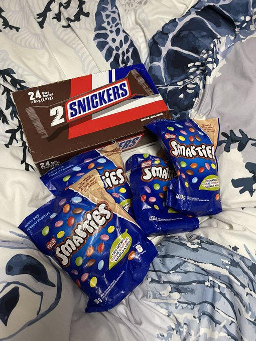 Big heavy box shows up   &ldquo;Oof it&rsquo;s heavy&rdquo;  &ldquo;Probably full of candy&rdquo;  &hellip; https://t.co/jKr0P15on6