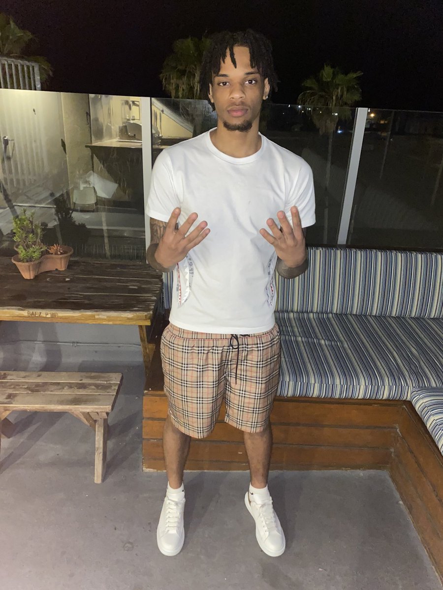 AntRob4's tweet photo. Ion mean to be Rude but she say I’m so Smoove everything that I do it just turn her on #foworld🌍 https://t.co/LHKsZl2nGr