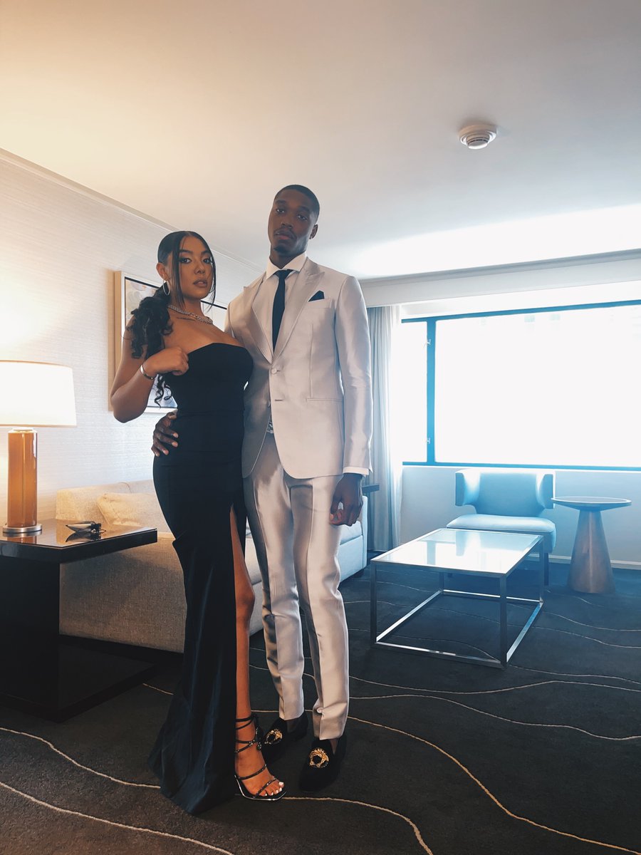 1Emilymiller's tweet photo. wedding szn w my 🖤 https://t.co/HVCmzpSz9h