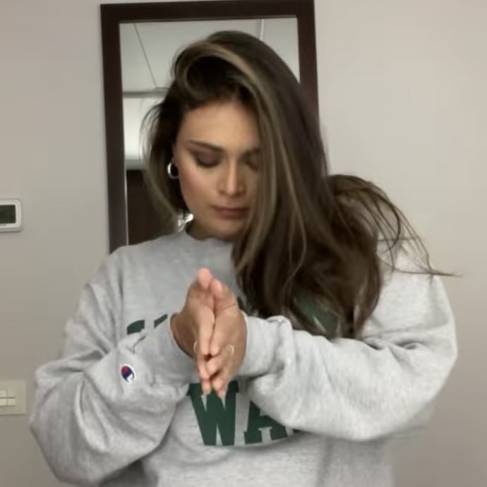 forcachee's tweet image. “se empiezan a escuchar ruidos extraños”, automáticamente yo