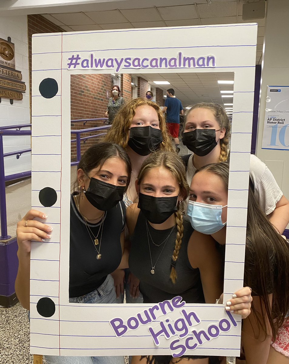 PrincipalCetner's tweet photo. Welcome Class of 2025 and new students! Our upper classmen were rockstars ⭐️ at tonight’s open house event - Looking forward to seeing you all tomorrow morning! Happy new school year🙌🙌!! #bournespirit https://t.co/vaCWK1bCE6