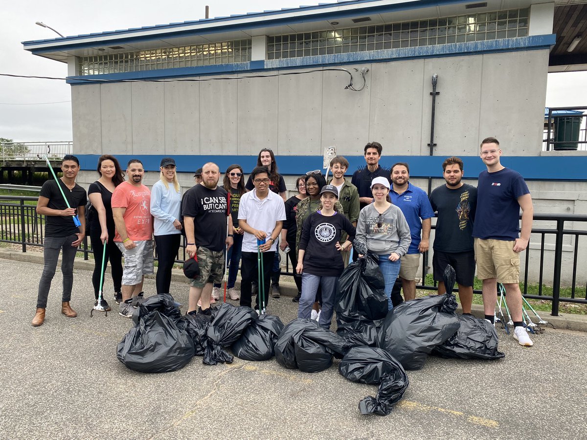 I had a great time joining the @StatenIslandYRs and @NYYRC yesterday for a beach cleanup at South Beach Boardwalk #onStatenIsland with activist @ScottPresler! 

Make no mistake about it, the Young Republicans aren’t just about political activism; in fact, we are a constant in…