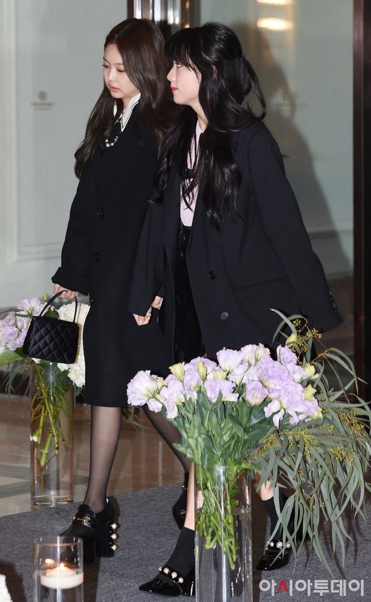 hourly jensoo tweet media
