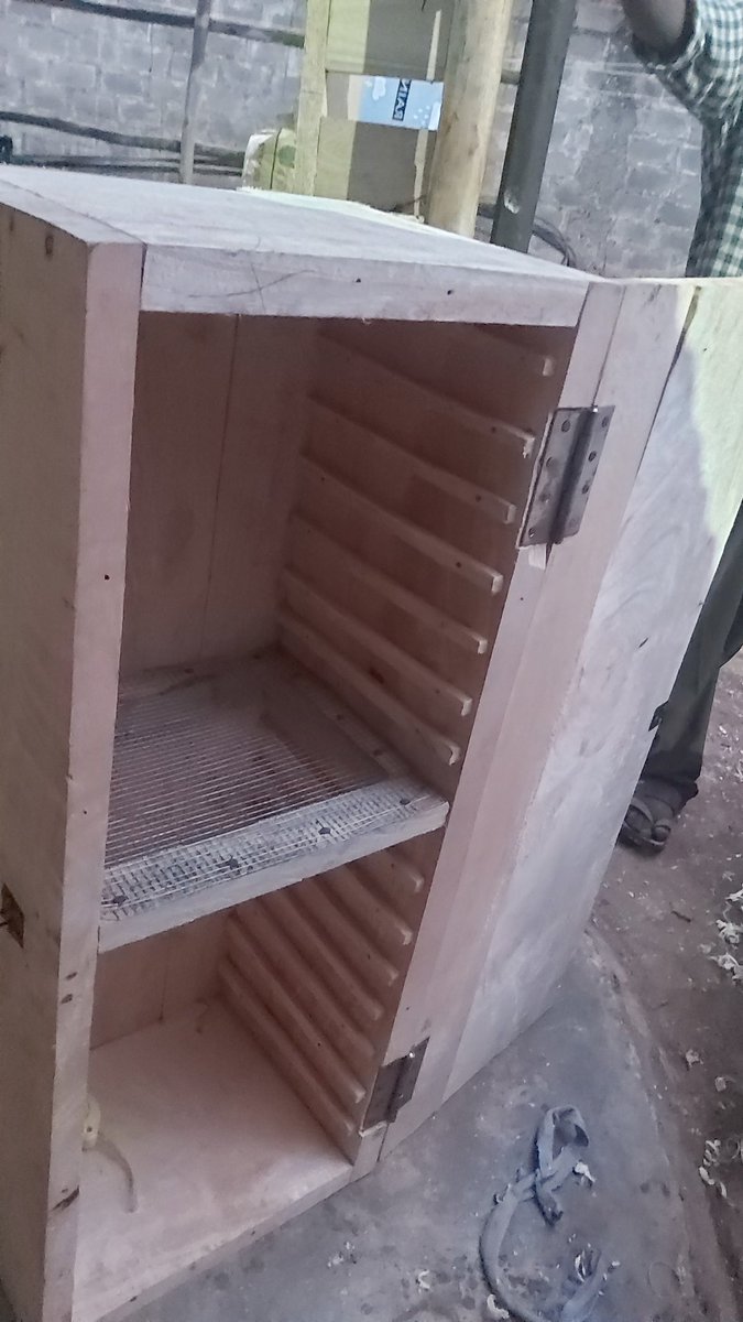 ihoney9's tweet photo. This new design I am setting them up at the edge of Boni Forest...hope to get a wild sweet harvest here #beesworld #beeslife #wildbees #rawhoney @BlackMountHoney https://t.co/VL0ZtlBhHB