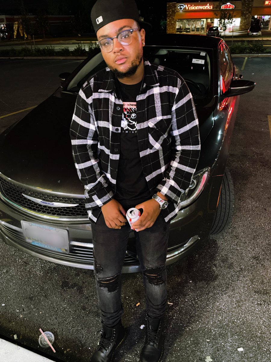 ViewssTV's tweet image. Just getting started. ⚡️
•
•
👕: @OvercomersMinistries
👖: @FashionNova 
👟: @drmartensofficial 
•
•
#TellCokeToSponsorMe #fashion #style #lifestyle #photography #outfitoftheday