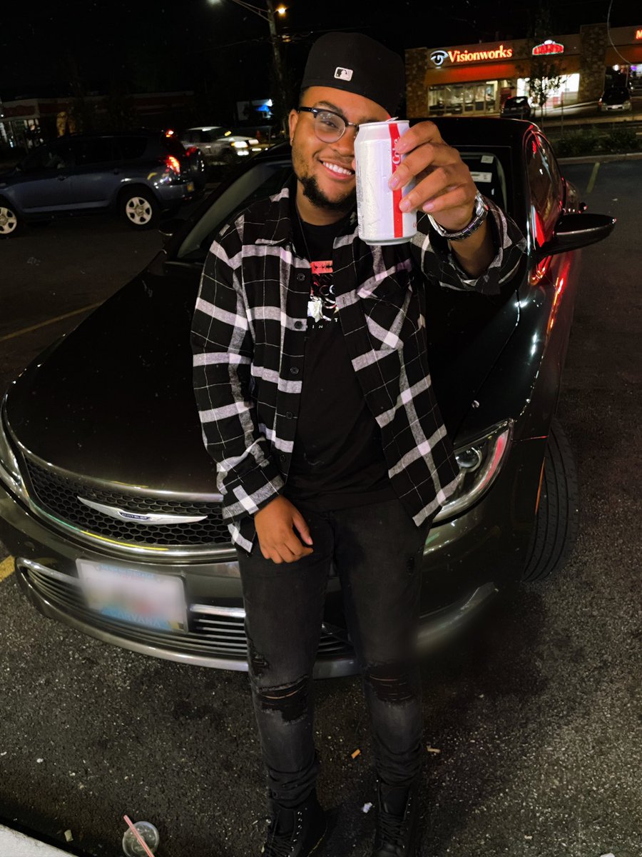 ViewssTV's tweet image. Just getting started. ⚡️
•
•
👕: @OvercomersMinistries
👖: @FashionNova 
👟: @drmartensofficial 
•
•
#TellCokeToSponsorMe #fashion #style #lifestyle #photography #outfitoftheday