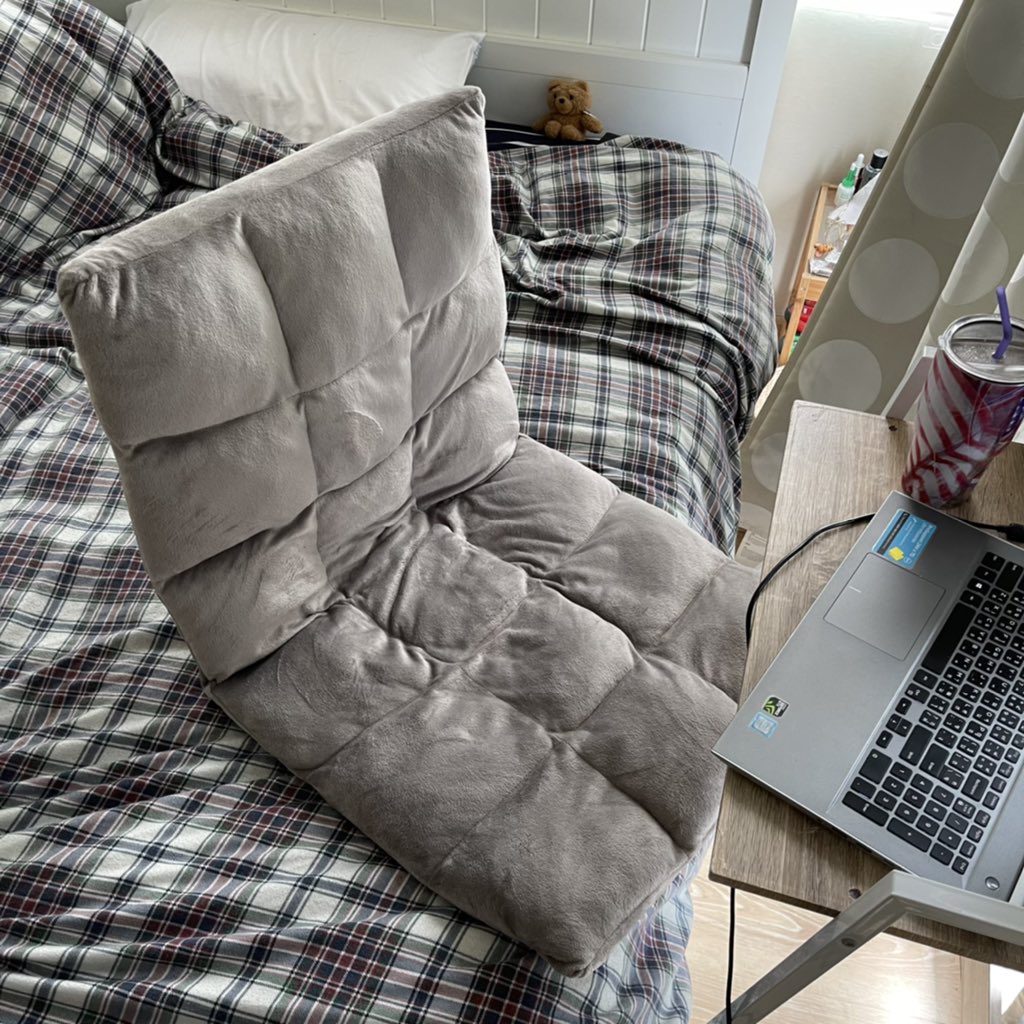 เก้าอี้พิงหลังที่ดือ ขอยืนยันนอนยันว่าใช้นั่งทำงานสบายหลังมาก ถึงนางจะไม่ได้สวยมาก แต่นุ่มตูด ละลดการปวดหลังได้เยอะ ⌇🛋✍🏻