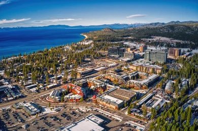 Chelledork's tweet photo. @Hi87049496 @JohnMiddlekauff This is just a stock photo of the “hub” of South Lake. This is the Heavenly Resort area, which include hotels, homes, casinos, stores, businesses, and restaurants. This is only a small snippet of the city. It has a population of 22,000 - they were all evacuated. https://t.co/nN3QQB1EJ1