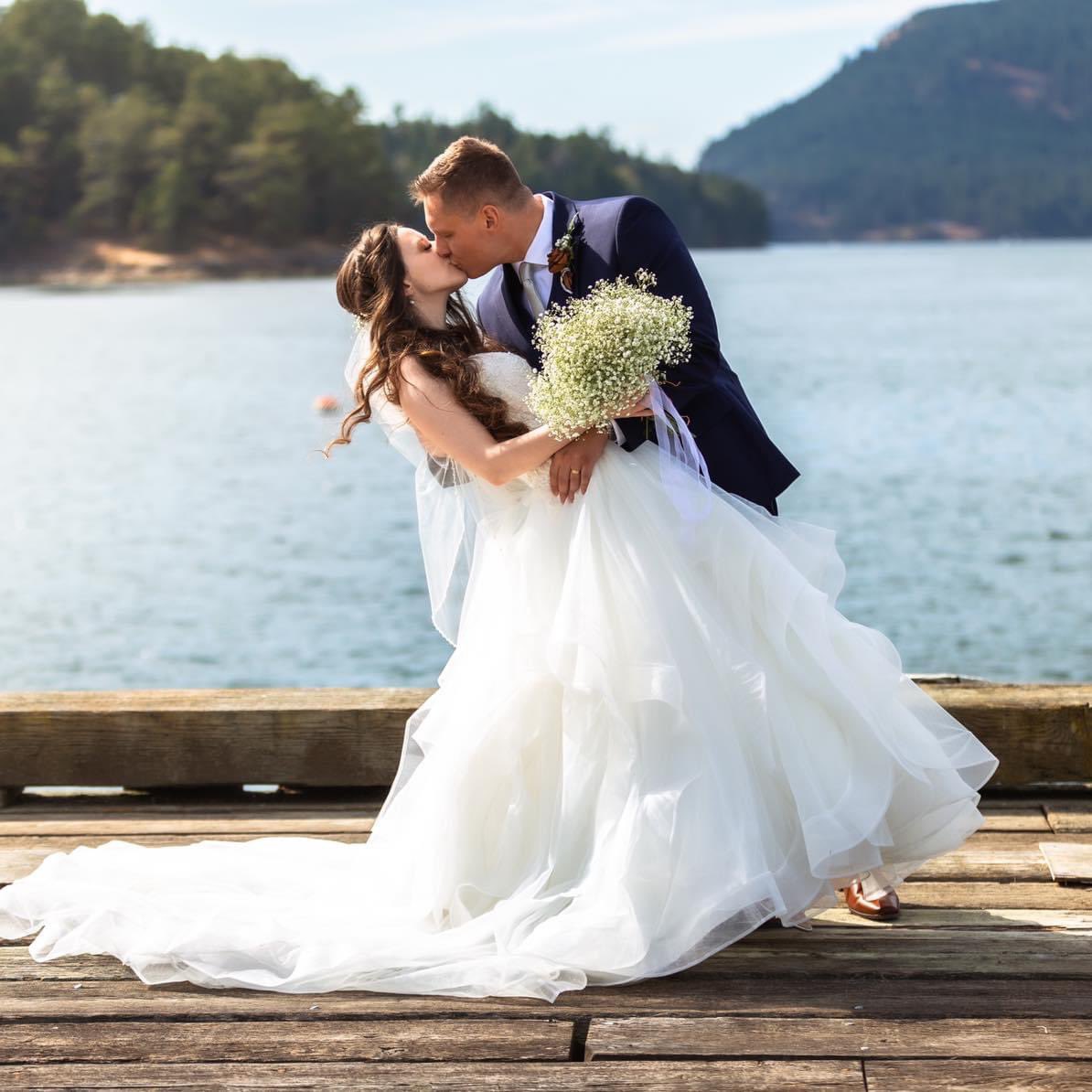 Congratulations to Alumna Lauren Reynolds on her recent Wedding! <a href="/rundleacademy/">Rundle Academy</a>