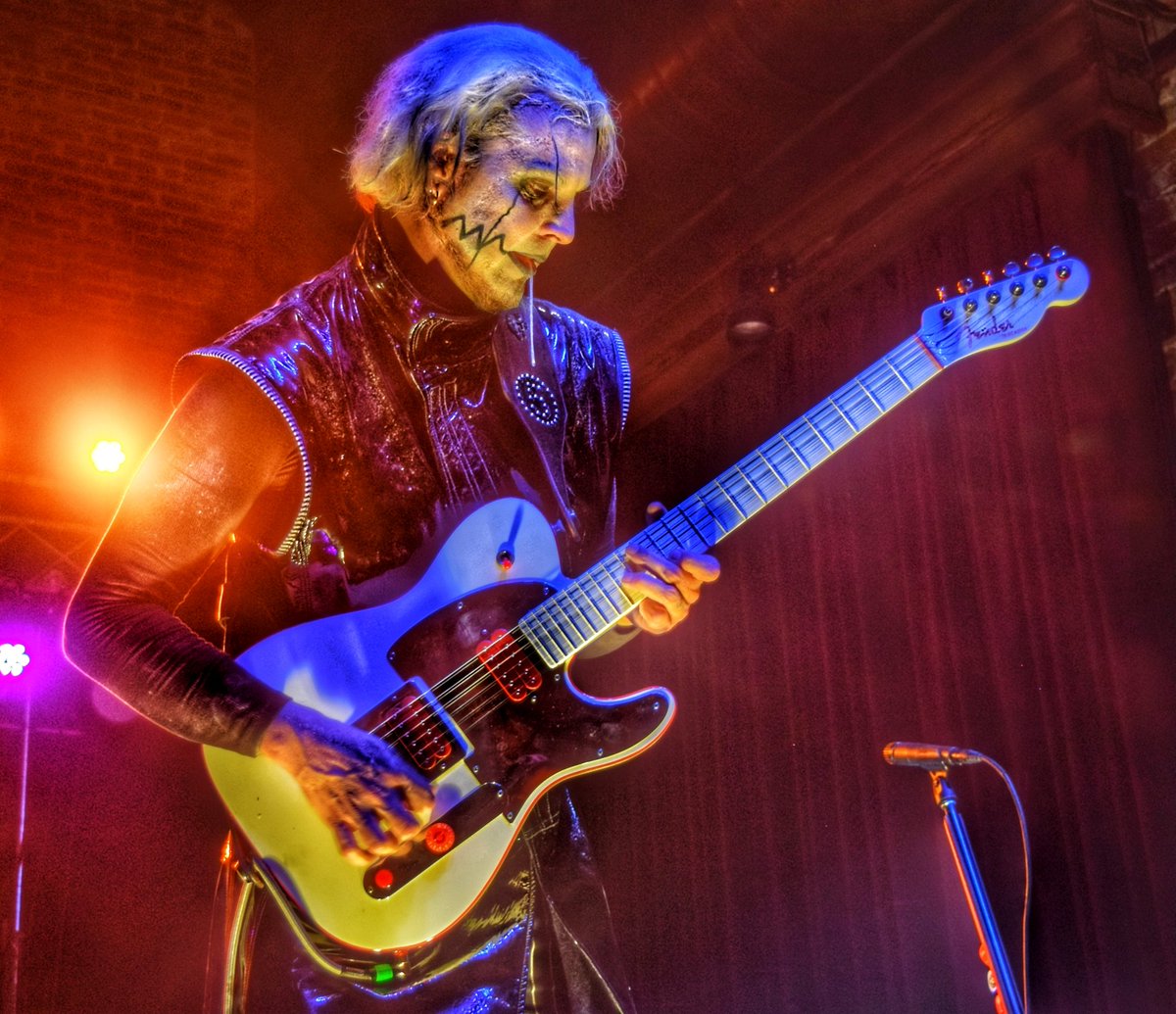 matt_rizor's tweet photo. Here's another cool picture I took of @john5guitarist back on August 20th in Marietta Ohio. I think this picture would be great for an upcoming Tour shirt. My dreams as a photographer lol https://t.co/6f5L3t856f