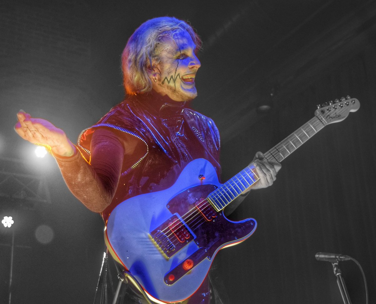 matt_rizor's tweet photo. Then again this picture I took could be a badass shot for a tour shirt as well. At least in my own opinion lol. @john5guitarist https://t.co/7NSHhoGf4Q