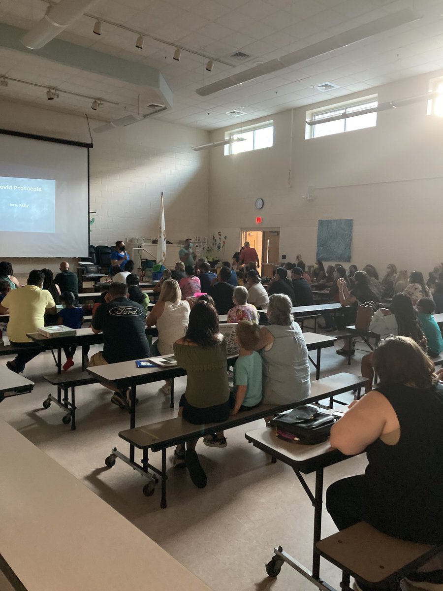 HarrisSchool039's tweet photo. Great turnout for Kindergarten Night at Harris School.  Way to go Class of 2034!! https://t.co/IYqRqgxn1T