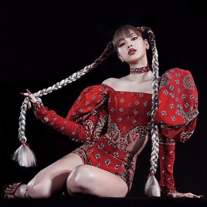 BBU_USA's tweet photo. #LISA joins Baekhyun as the only Kpop soloists in history to have an album surpass 700K preorders! 

@BLACKPINK https://t.co/dH5hHhYKRW
