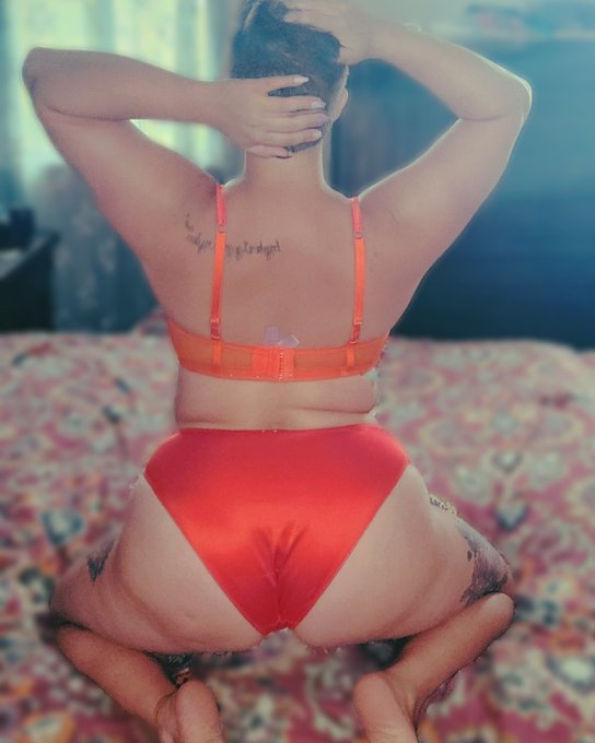 All a blur 🧡

♡

♡

♡

#lingeriesexy #lingerie #bbconly #bbw #pawg #pawgs #snowbunny #snowbunnies #thickaf