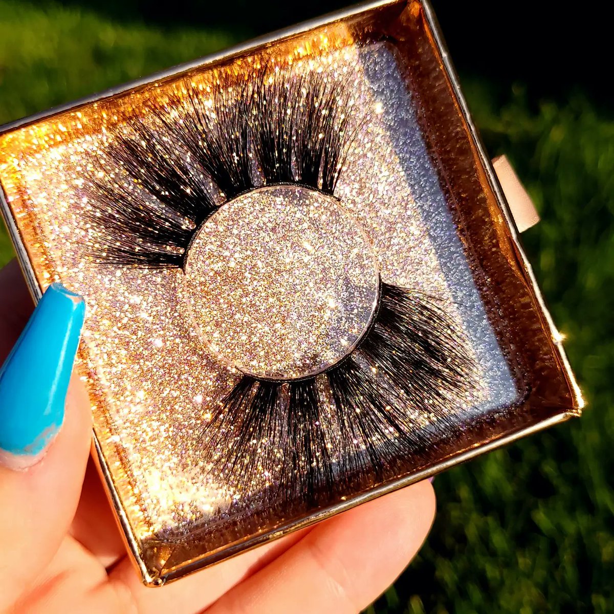 theplumpedroom's tweet photo. 🚨LASH ALERT🚨 NEW lashes have finally arrived ! We have 5D and 3D 25mm lashes. Natural and flirty.
They come in this cute little box that resembles a shopping bag 😍🛍
https://t.co/hAvA92bDXV
#3dmink #5dmink #flufflylashes #easytoapply #comfortablewear #newlashalert #newlash https://t.co/CajLkDtNCx