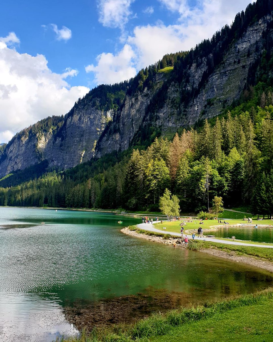 Kiss Kiss 💋💋 farewell, goodbye until next time! Wonderful to catch up with a dear friend after so long 🙏🥰 feel grateful for this amazing time! #France #Goodbye #farewell #montriond #lakemontriond #frenchalps #alpine #alps #Friends #vacation #Happymonday #BankHolidayWeekend 😘
