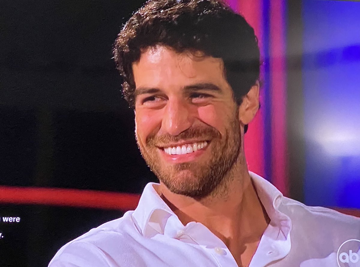 steal_ya_4_asec's tweet photo. Someone tell me why Grocery Joe is real life Prince Eric

#BachelorInParadise https://t.co/D9I9zYSuAP