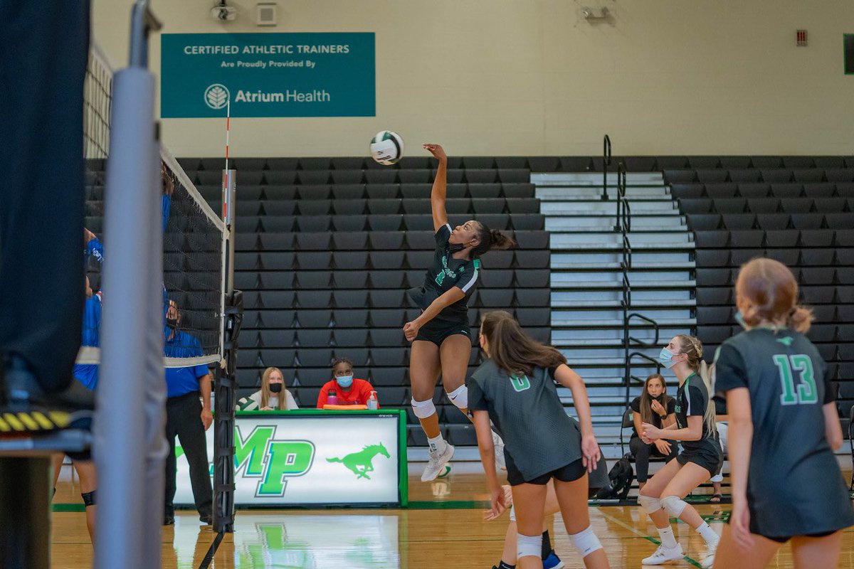 MyersParkHS's tweet photo. Congratulations to the Varsity Volleyball Team for Their Win Against North Mecklenburg HS!

Myers Park:  3
North Mecklenburg:  0 https://t.co/fBWbn95qNx