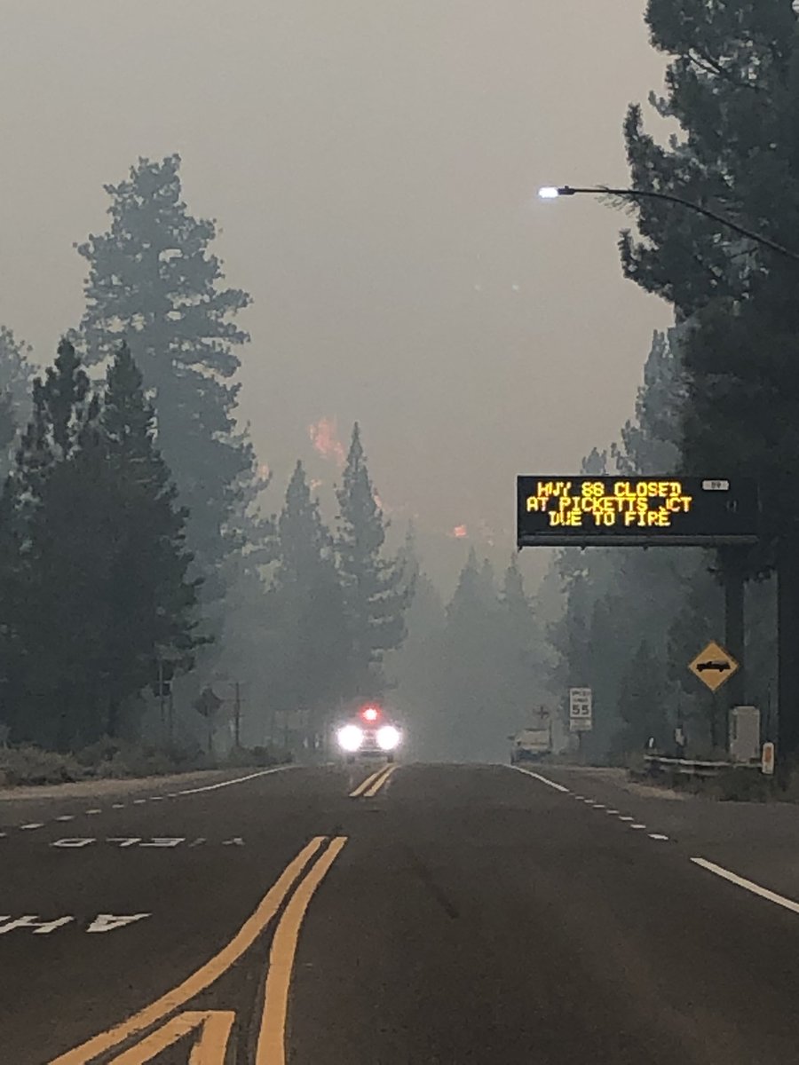 Van_Tieu's tweet photo. THIS IS THE MOMENT WE FEARED. #CaldorFire IS IN CHRISTMAS VALLEY/MEYERS. THIS IS LOOKING DOWN 89 towards CHRISTMAS VALLEY @ABC10 https://t.co/6yCYsUeaYx