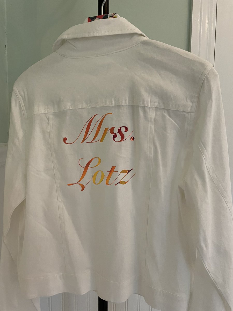 CarolinaDreams9's tweet image. Bride Jacket!  Yes even in summer, this one was a linen white jacket!  #bridejacket