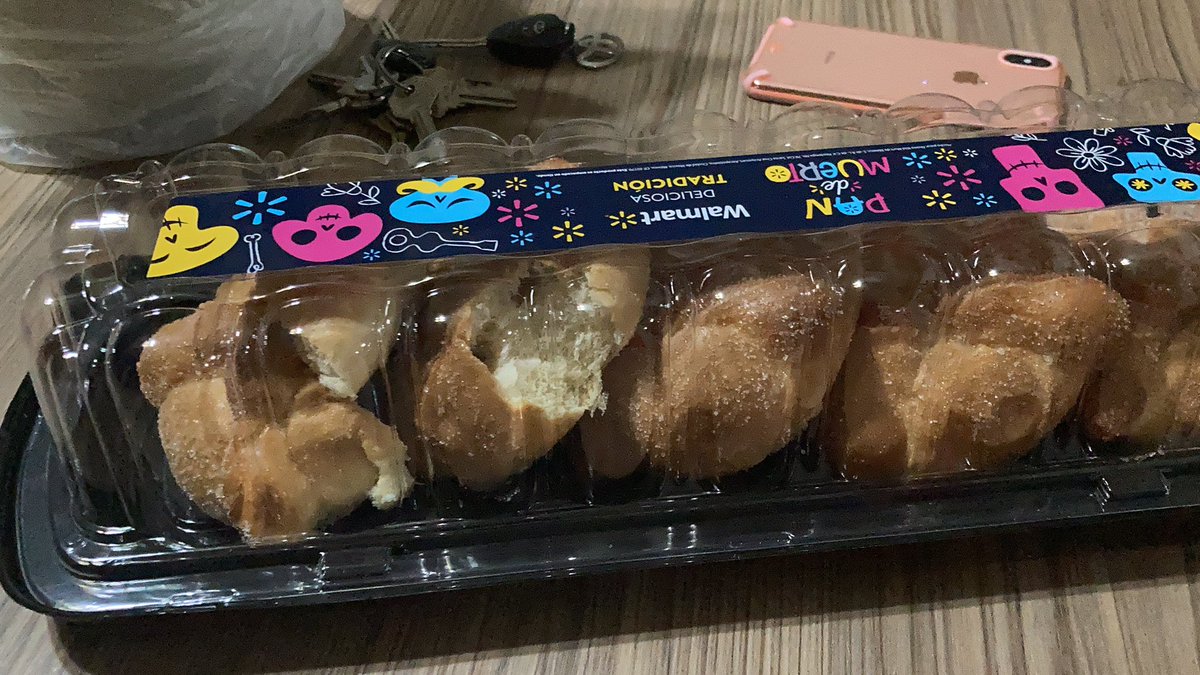 choooyi's tweet photo. Gracias @WalmartMexico 1 año casi con antojo de pan de muerto, y el día que compre, lo bañaron de sal en lugar de azúcar. https://t.co/6Ye4XMnp4o
