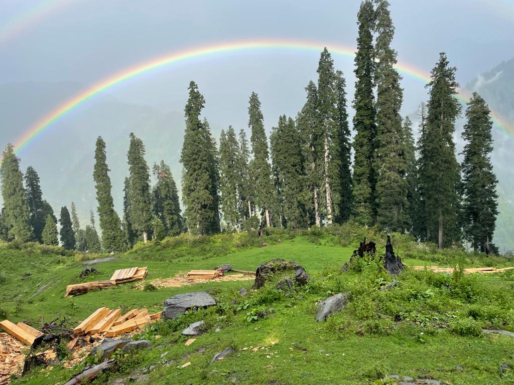 Superbi67139951's tweet photo. Mesmerising sight, Behold the Magic of mother Nature
#VIBGYOR
#BEAUTIFULBHALLESA 
@IshanSe86207744 @AV_DESH_PREMI @Nature @NRDC @AsimKhanTweets @Balidan4India @ChrisGPackham @NatureMedicine @natu @BrotherNature @NaturePortfolio @NatbyNature @jayduplass @AnimalPlanet https://t.co/BCTVGM88pf