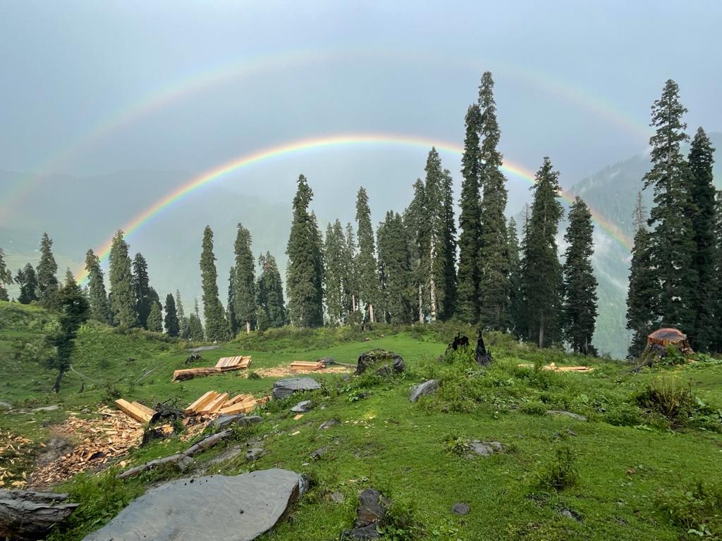Superbi67139951's tweet photo. Mesmerising sight, Behold the Magic of mother Nature
#VIBGYOR
#BEAUTIFULBHALLESA 
@IshanSe86207744 @AV_DESH_PREMI @Nature @NRDC @AsimKhanTweets @Balidan4India @ChrisGPackham @NatureMedicine @natu @BrotherNature @NaturePortfolio @NatbyNature @jayduplass @AnimalPlanet https://t.co/BCTVGM88pf