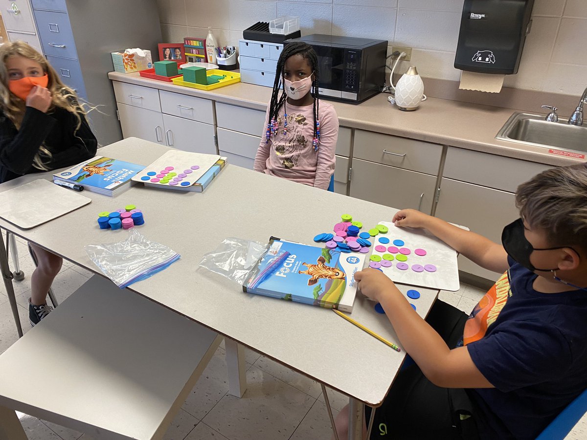 MrsChangGrove's tweet photo. 4th grdrs transition from base ten blocks to using place value chips for the first time to read &amp; write 5- &amp; 6-digit numbers in standard, word, &amp; expanded form with partners! #MathInFocus #PlaceValue #math @GroveAve220 https://t.co/szfnq6O7d0