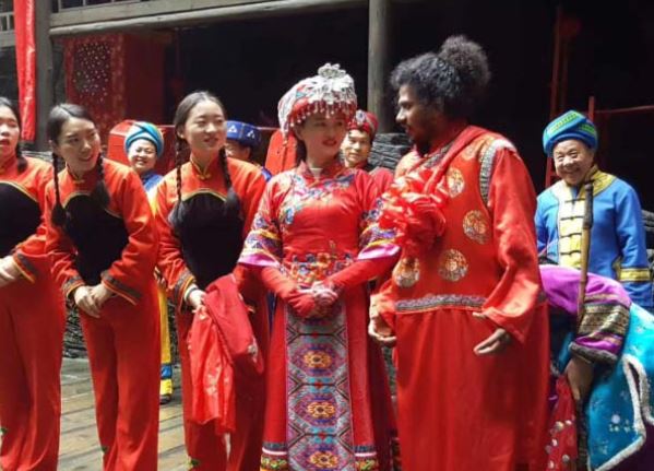 mts_tech's tweet photo. Sri Lankan #journalist Upal shares how his time in #China led to him visiting over 15 provinces, learning Mandarin and even getting married in a... https://t.co/IXXCmBW8Td #SriLanka #HomeAwayFromHome https://t.co/j5E1tMspAJ