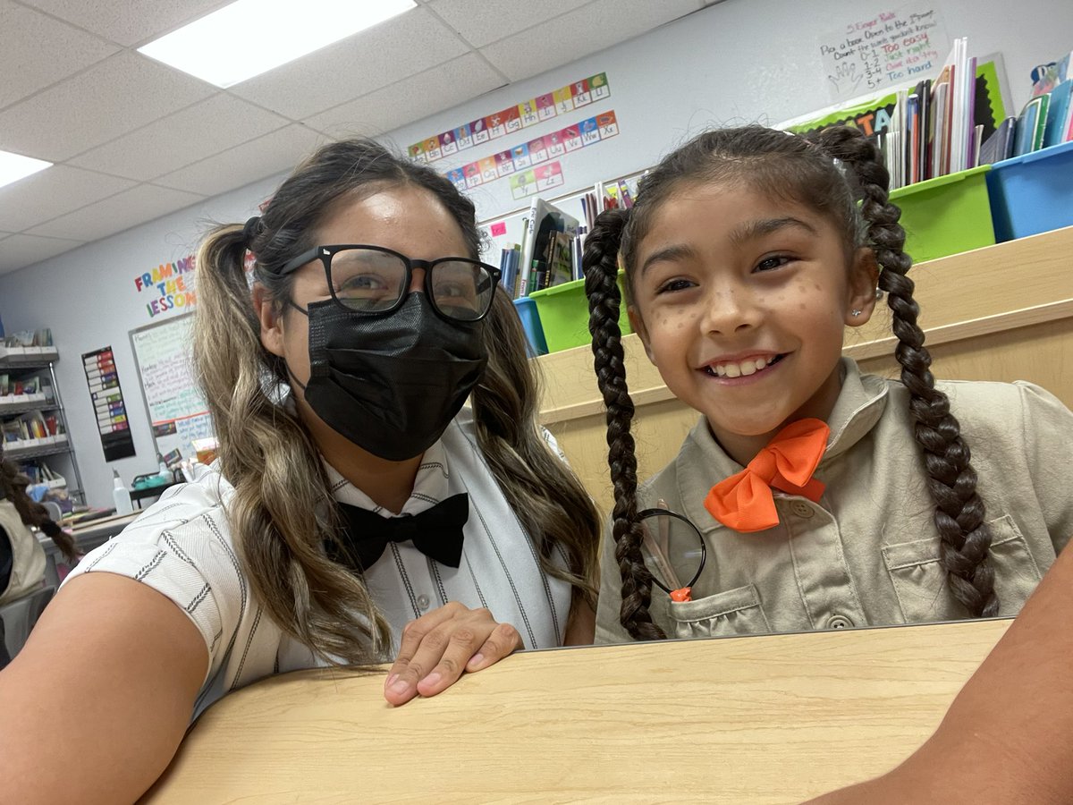 MsRodriguez_10's tweet photo. Nerd day today at DHE 🤓 #homecomingweek #DHEBobcats https://t.co/UI02gjn0lT