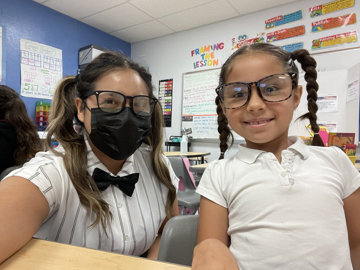 MsRodriguez_10's tweet photo. Nerd day today at DHE 🤓 #homecomingweek #DHEBobcats https://t.co/UI02gjn0lT