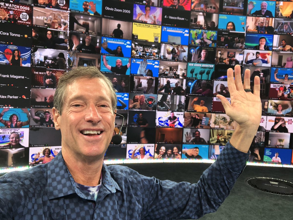 dmscott's tweet photo. It always an honor to share ideas for creating fans and growing business with the enthusiastic @TonyRobbins #BusinessMastery Gladiators! Say it loud: “I can achieve similar success!” https://t.co/gW4WgEAPQA