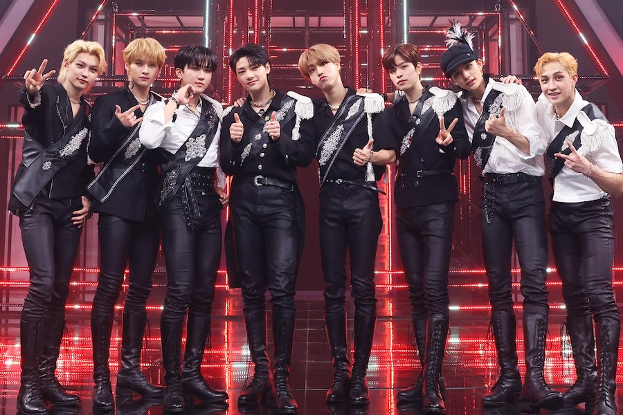 soompi's tweet photo. #StrayKids' "NOEASY" Becomes 1st Million-Seller Album From JYP Entertainment #Stray_Kids_Million_Sellers 
https://t.co/FBKxVUITbU https://t.co/0gyagjekjU