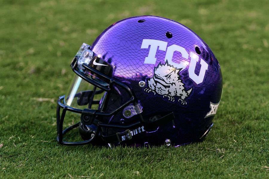 chasekennedy_5's tweet photo. Blessed to receive an offer from Texas Christian University !! #GoFrogs💜🐸RIP BIG DADDY🤞🏾@TCUFootball @TCUCoachSharp @TCUCoachP @ToddWrightFB @ESDFootball_ @TrustMyEyesO @TXPrivateFBGuy https://t.co/67chPuhATa