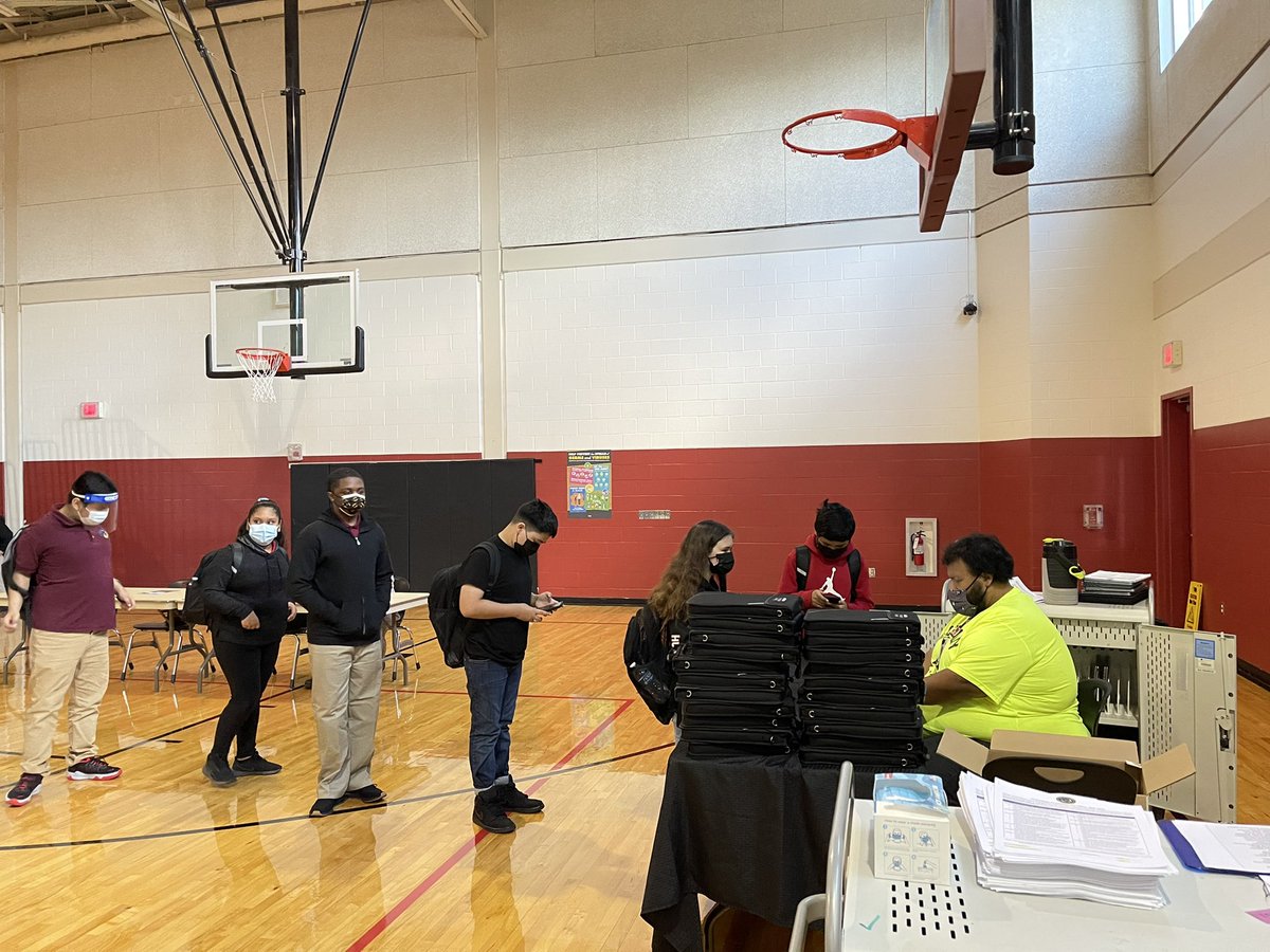 TechTisa's tweet photo. Day 1 of Rollout: 290 @dpvils chromebooks were issued to students @hartman_ms today. #HMSVILS #HoustonISDVILS https://t.co/i8z3HOCCVm