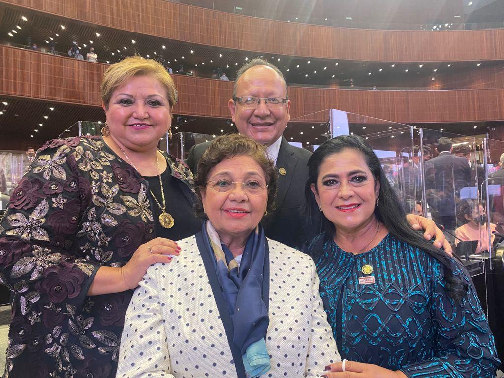 soniarincon_ch's tweet photo. Este 29 de de agosto se llevó a cabo la Instalación Constitutiva de la LXV Legislatura, con mis compañeras   @dipmarthabaraja Diputada @BlancaNarro y compañero Diputado @rojas_navor https://t.co/JlMaQMWF0F