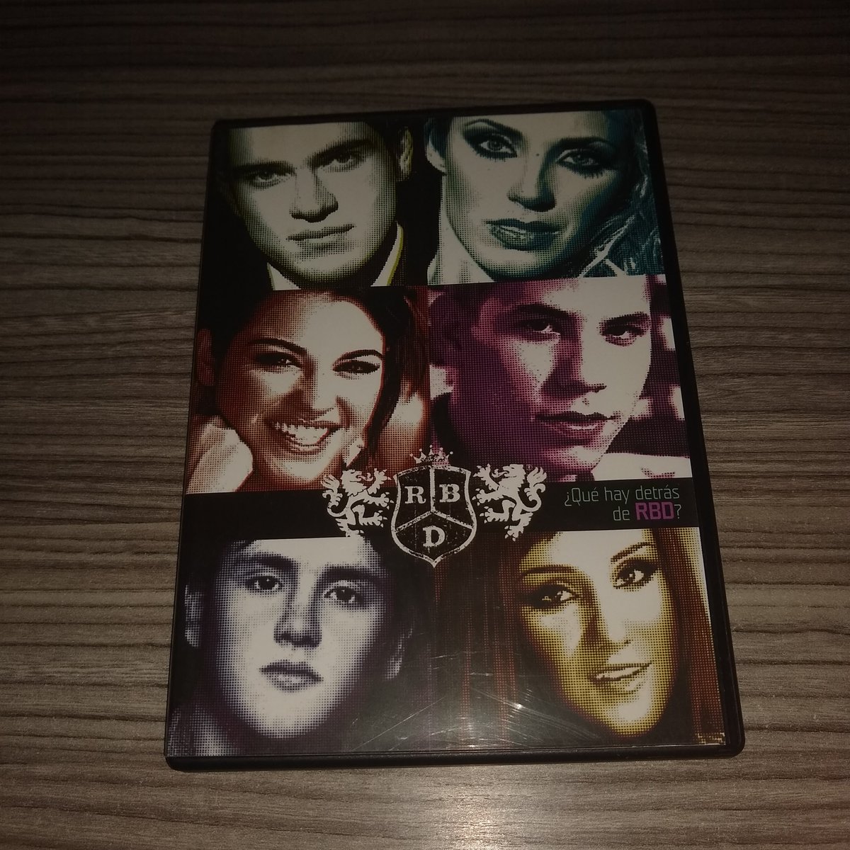 LucasChiades's tweet photo. DVD ¿Qué hay detrás de RBD?
• Versão BR
• Tiragem: AD30000
• Obs.: O primeiro #DocuRBD a gente não esquece 😂 https://t.co/NrvsfcIP6I