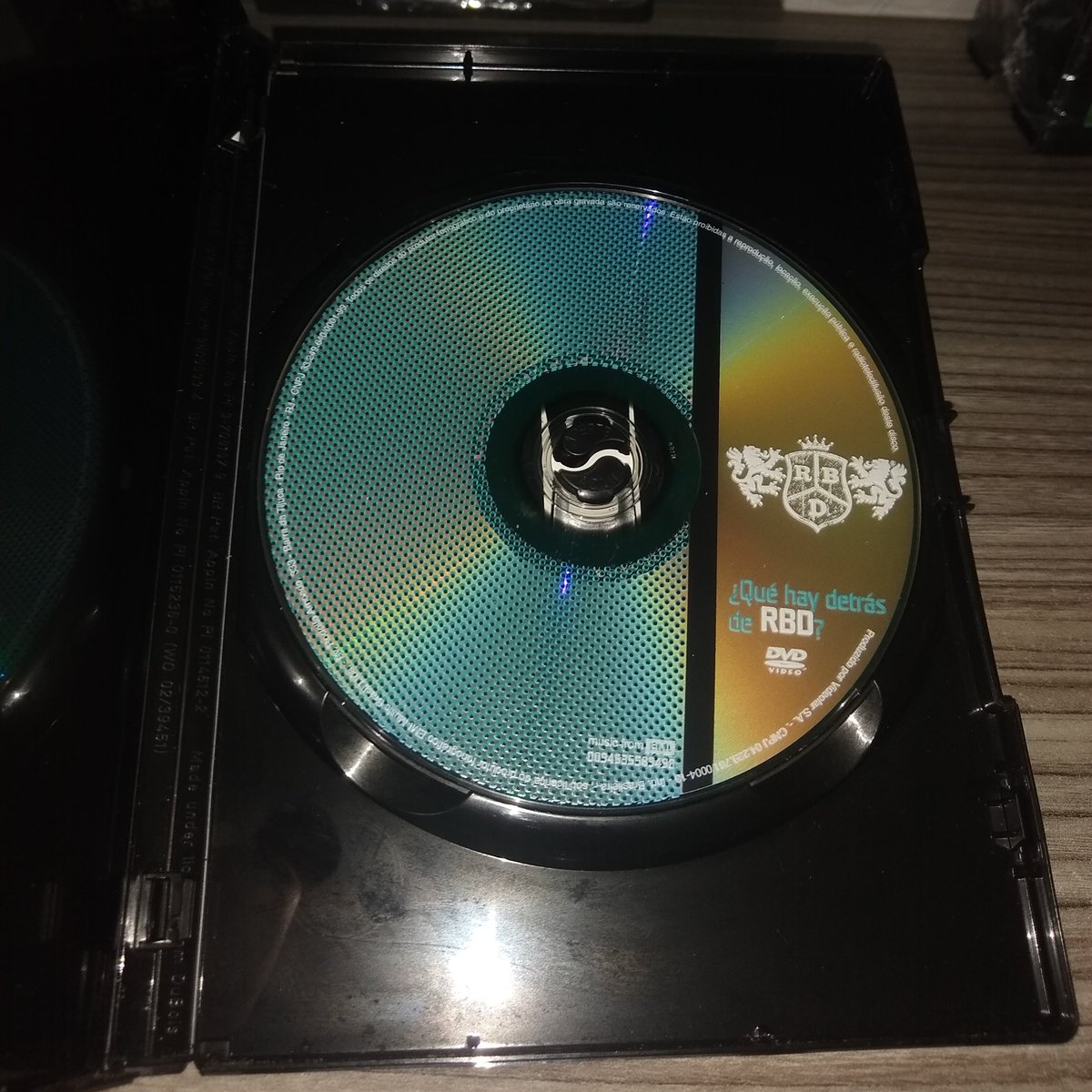 LucasChiades's tweet photo. DVD ¿Qué hay detrás de RBD?
• Versão BR
• Tiragem: AD30000
• Obs.: O primeiro #DocuRBD a gente não esquece 😂 https://t.co/NrvsfcIP6I