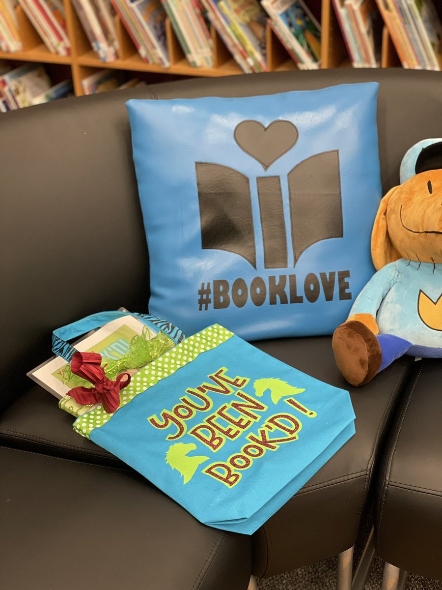 LibMustangs's tweet image. Been cooking up some sneaky #ibyp book shenanigans with @EricksonKinder @MasonIBPYP … watch out, Mustangs, cause SOMEbody’s about to get a surprise! Is it you??!? 🤷🏽‍♀️ #youvebeenbookd #storyofmason #1LISD @LeanderISD_Lib