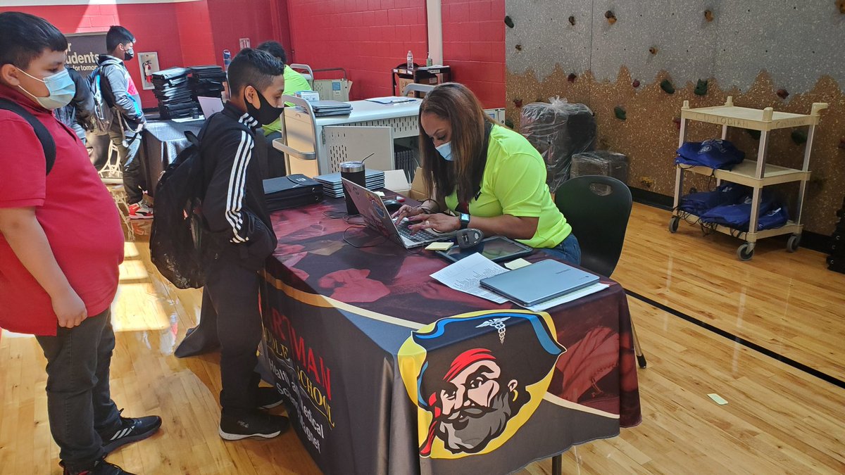 TechTisa's tweet photo. Providing reliable and consistent access for @hartman_ms students. They are leveling up with their @dpvils chromebooks. #HMSVILS #HoustonISDVILS https://t.co/8tz3agc0YM