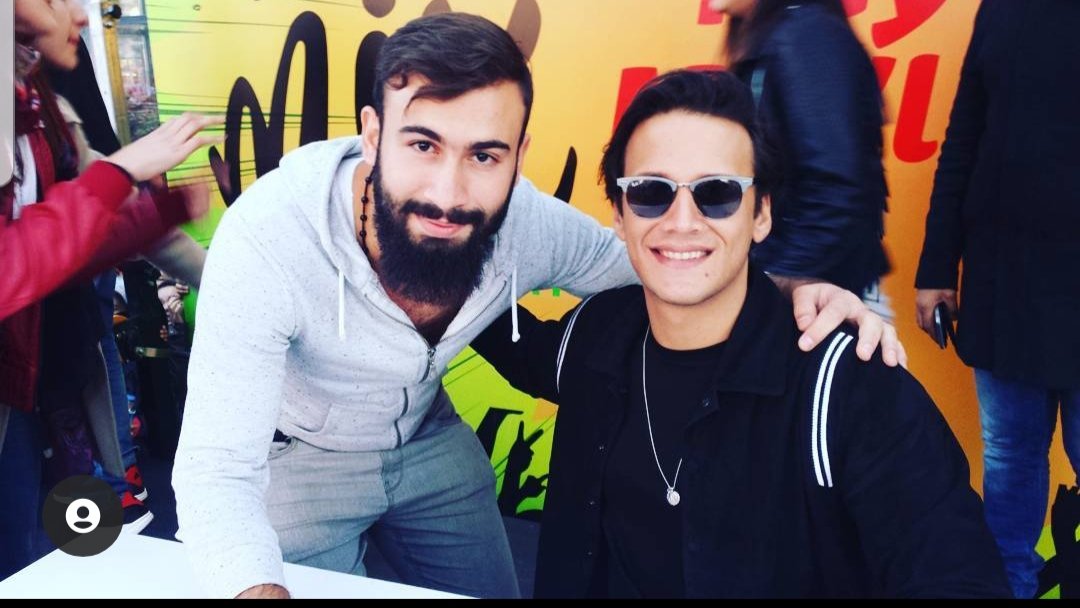 YasinHalil7's tweet photo. @karammell Ama bu kez düzgün giyordu 😂 https://t.co/rKMhIvYrpL