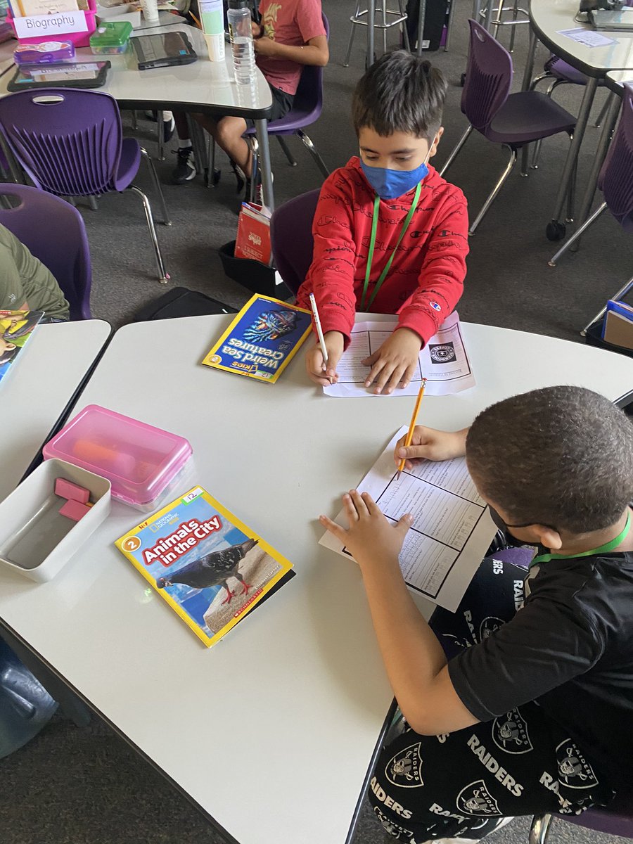 ellamcp92's tweet photo. Getting students excited about using our classroom library with Starbooks! We had a blast reading all different kids of books today. ☕️📚 @NarancaMustangs https://t.co/yCBzr5Eyh2
