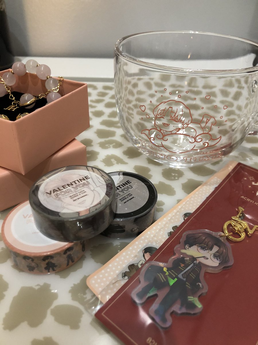 LizzyGwiyomi's tweet photo. my @0214UNION Jaehyun goods arrived and they’re so cute 💕💕 https://t.co/LhUwSqQ50i