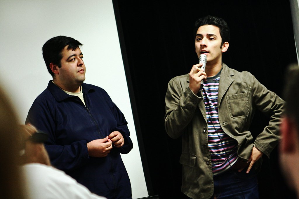 leomatsuda_com's tweet image. E durante a palestra da @LuSoldi, tirei a foto da @romartins 😛 com @prialves e @lidifaria ao fundo. @jonnyken @garciasales @luizyassuda e @rafaelziggy no concurso de Silvio Santos #blogcampsp #blogcamp