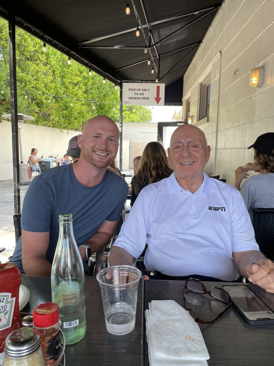 nkennard3's tweet photo. @DickieV Thanks for the pic and talking UK and UL basketball https://t.co/K43iMVSRXd