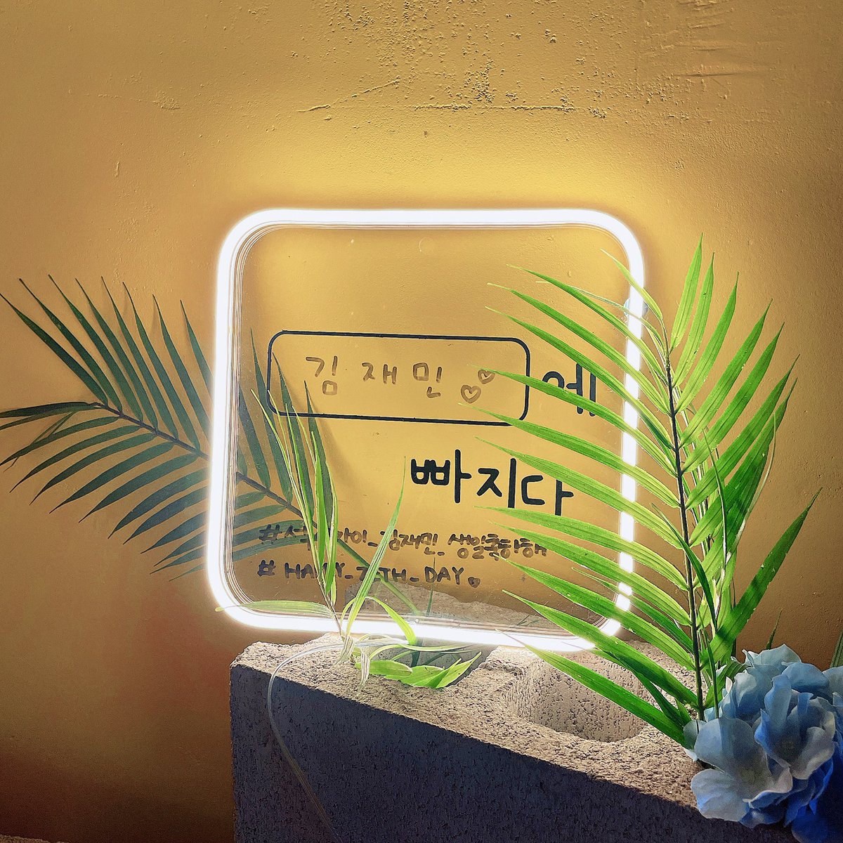 950901MM's tweet photo. 오늘도 카페 오픈했습니다 ❤️

카페 씨스트에서는
영수증 문구도 확인 가능하세요 🧾

많은 방문 부탁드립니다 💕 https://t.co/5oFXbEPddp