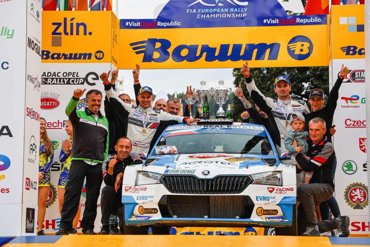AUTOSPORT_web's tweet photo. 22歳の新鋭ツァイス、初優勝の夢は最終SSに散る。コペッキーが前人未到の地元9勝目/ERC第4戦 https://t.co/csnkv7XhQy #FIAERC #ERCjp #ラリー #シュコダ #フォード #BarumCzechRallyZlin https://t.co/Pysy6zD8vV